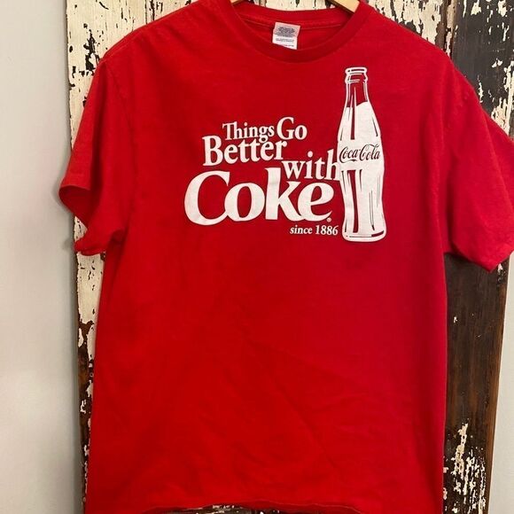 🔥EUC Coke pre-shrunk Unisex T-shirt. Size Large - Picture 1 of 9